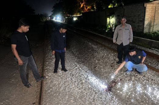 Sopir Truk Tuban Tewas Tertabrak KA Harina Saat Berhenti di Duduksampeyan Gresik