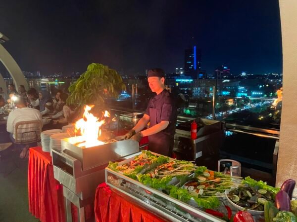 Nikmati Sunset BBQ di Rooftop EXCOTEL Surabaya, Panorama 360 Derajat Jadi Daya Tarik