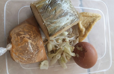 Menu MBG di Sampang Kembali Disorot, Penerima Manfaat Keluhkan Makanan Diduga Basi dan Buah Busuk