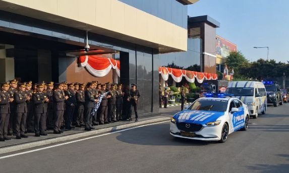 Polda Jatim Kirim 11,6 Ton Bantuan ke NTT, Dukung Penanganan Warga Terdampak Bencana