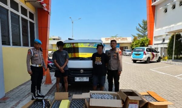 Peredaran 439 Botol Arak Bali Digagalkan Polres Gresik, Dua Pelaku Diamankan