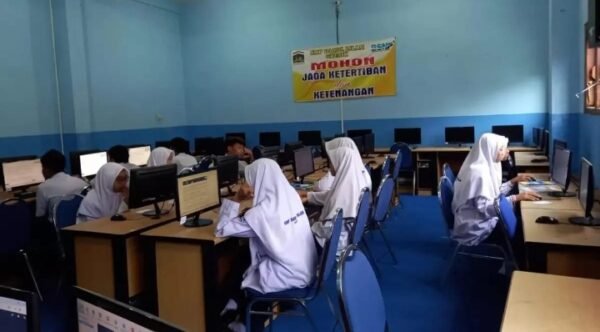 Anggaran Pendidikan Gresik Ditambah Rp19 Miliar, Sekolah Rusak dan Komputer TKA Jadi Prioritas