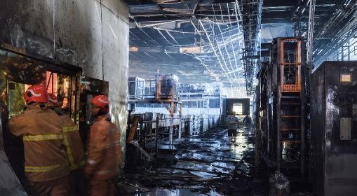 Kebakaran Mesin Produksi di JIIPE Gresik, Satu Pekerja PT Xinyi Solar Sesak Napas