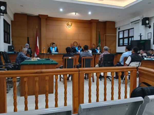 Tower BTS di Tengah Permukiman Lamongan Digugat, 11 Warga Bersaksi di PTUN