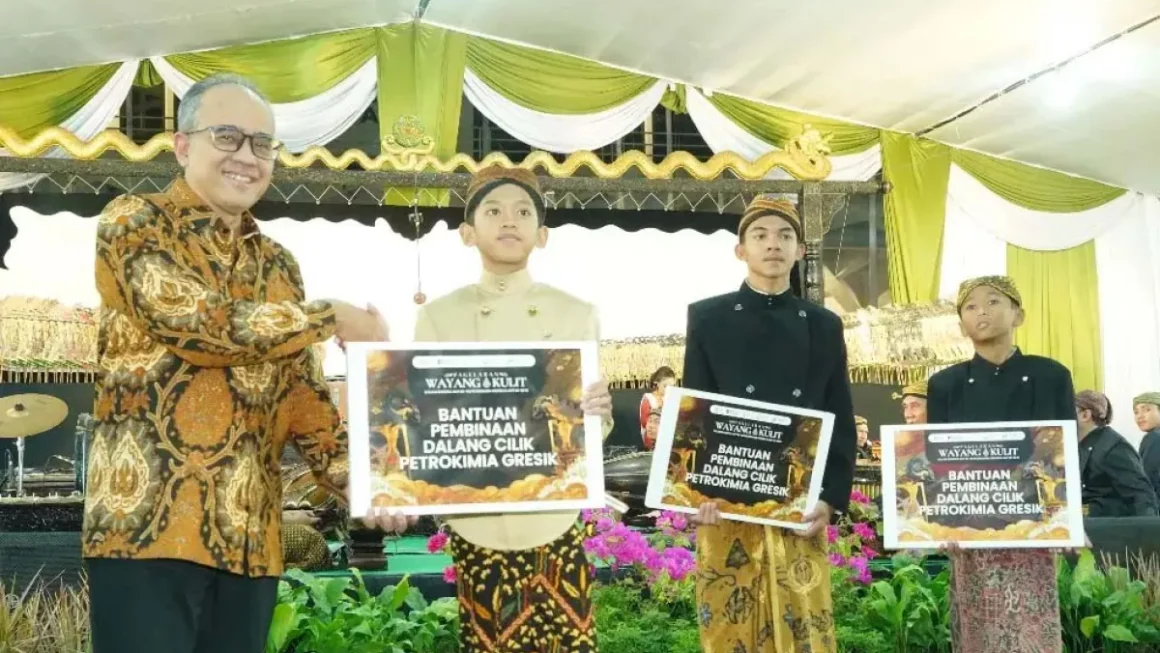 Tiga Dalang Cilik Tampil di Gresik, Petrokimia Dorong Regenerasi Seni Wayang
