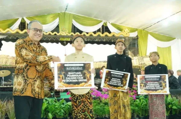 Tiga Dalang Cilik Tampil di Gresik, Petrokimia Dorong Regenerasi Seni Wayang