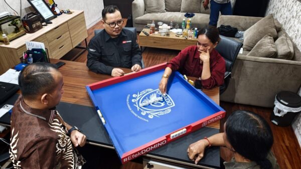 Turnamen Domino Jurnalis Kemerdekaan Rebutkan Piala ORADO Jatim