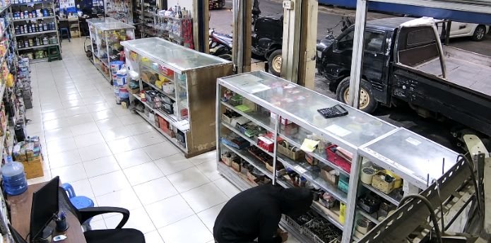 Malam Dibobol, Toko Bangunan di Laban Gresik Kehilangan Uang Rp40 Juta