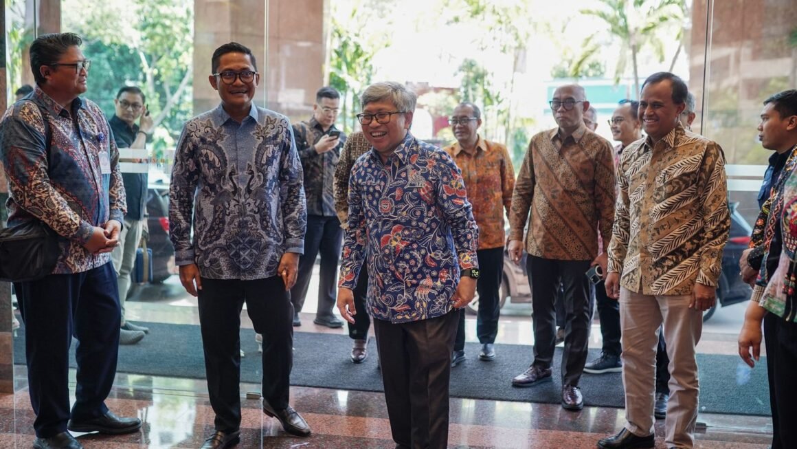 Peringati HPN 2026, Manajemen BRI Surabaya Turun Langsung Sapa Nasabah dan Dukung UMKM Go Global