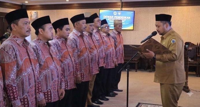Bupati Kukuhkan Dewan Pendidikan Gresik, 11 Anggota Siap Perkuat Mutu Sekolah