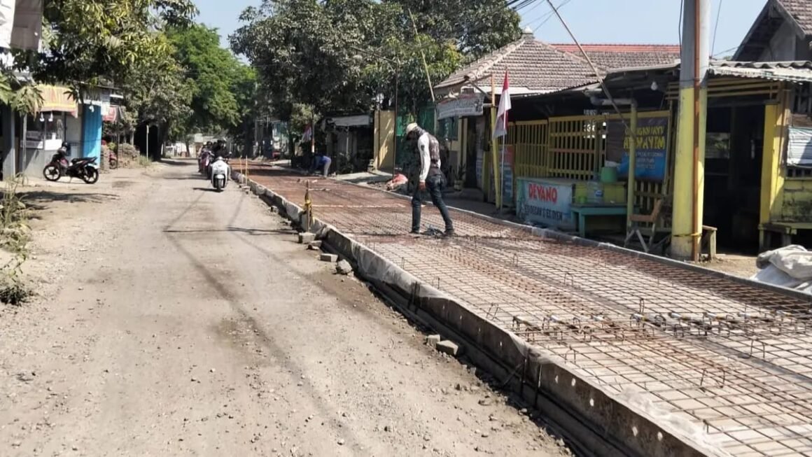 Rp77 Miliar Disiapkan untuk Jalan Poros Desa Gresik, 30 Titik Jadi Target Perbaikan