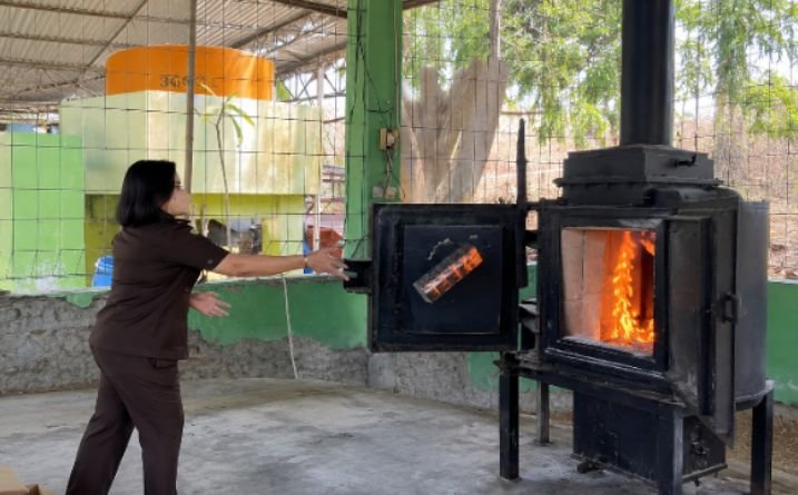 2,39 Juta Rokok Ilegal Dimusnahkan Kejari Gresik