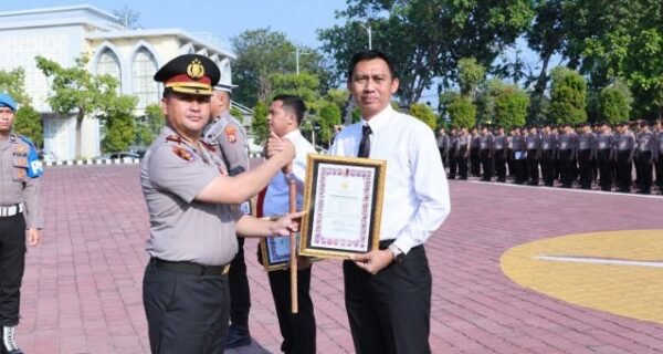 Kapolres Gresik Apresiasi Lima Personel Berprestasi, Pelayanan Publik Jadi Fokus
