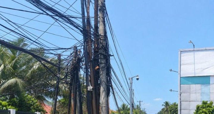 Kabel Semrawut di Gresik Dikeluhkan Warga, DPRD Siapkan Hearing Vendor dan OPD