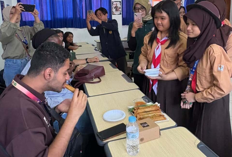 Siswa SMP Labschool Unesa 3 Belajar Budaya Dunia dari 90 Mahasiswa Asing