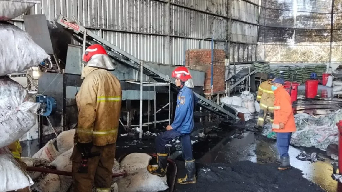 Mesin Tungku Picu Kebakaran Gudang Arang di Manyar, Agustus Capai 114 Kasus
