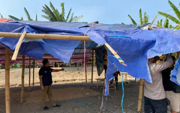 Diduga Jadi Arena Sabung Ayam, Polisi Bongkar Bangunan di Sidowungu Gresik